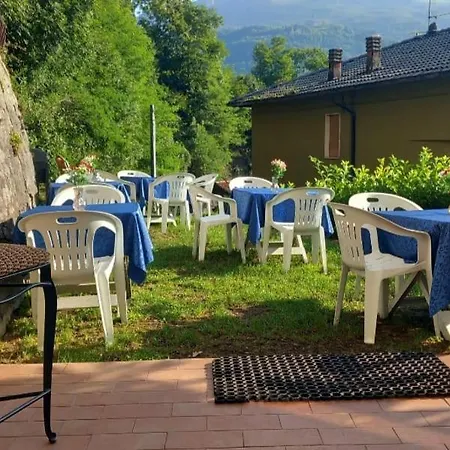 Alojamento de Acomodação e Pequeno-almoço Il Borgo Del Castello Rota d'Imagna